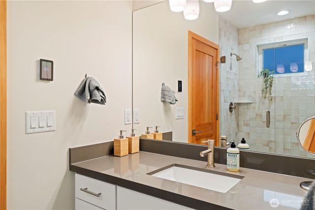 2844 B 22nd Avenue W, Seattle, WA 98199