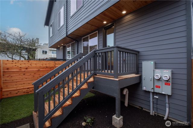 2844 B 22nd Avenue W, Seattle, WA 98199