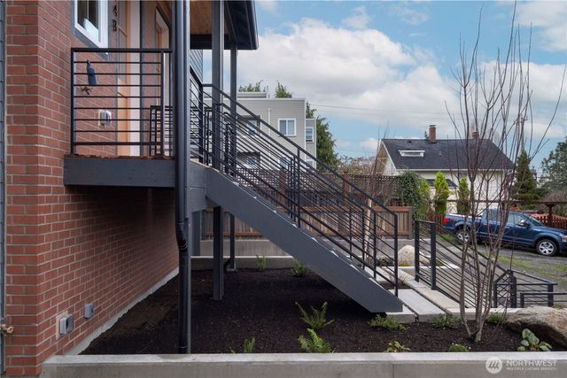 2844 B 22nd Avenue W, Seattle, WA 98199