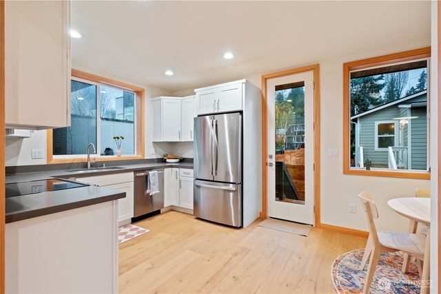 2844 B 22nd Avenue W, Seattle, WA 98199