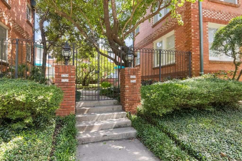 1214 Bartlett Street 17, Houston, TX 77006