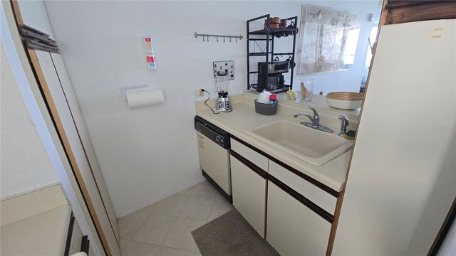 C5 AMAPOLA ST 5C, Carolina, PR 00979