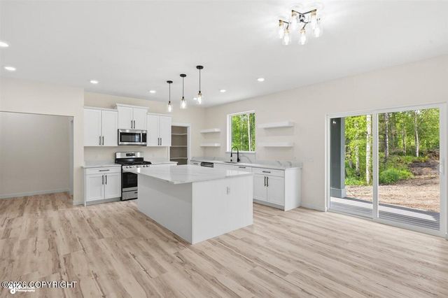 2421 W Sunlight Lane, Wasilla, AK 99654