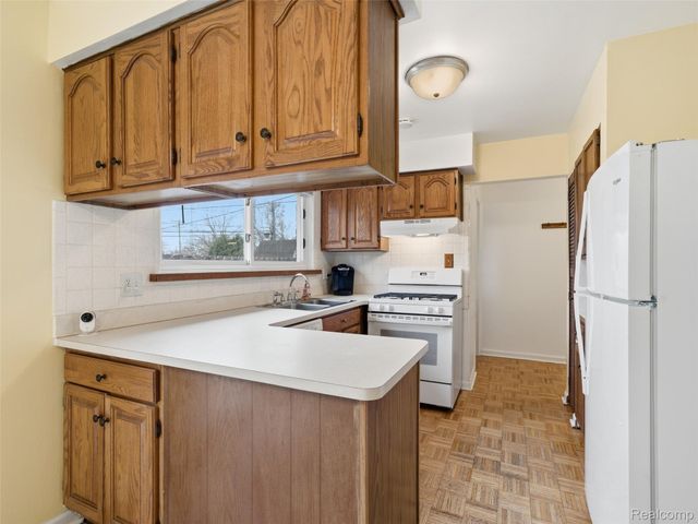 29134 Palomino Drive, Warren, MI 48093