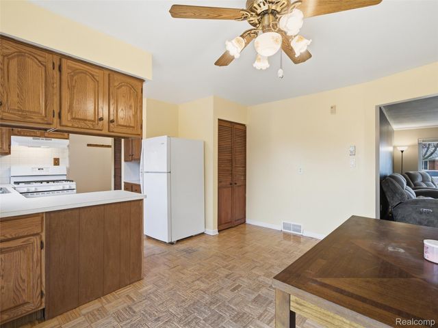 29134 Palomino Drive, Warren, MI 48093