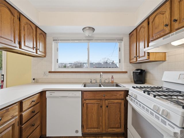 29134 Palomino Drive, Warren, MI 48093