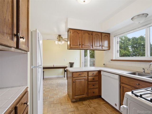 29134 Palomino Drive, Warren, MI 48093