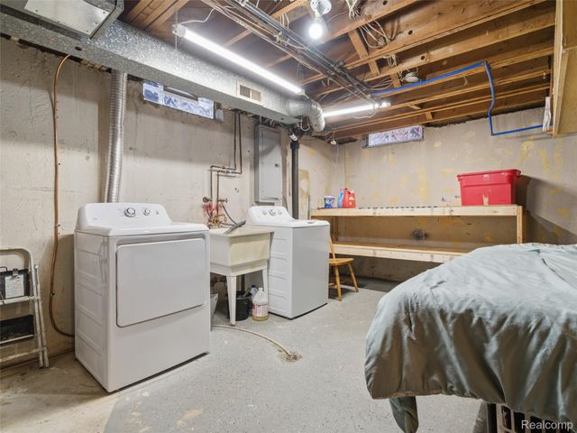 29134 Palomino Drive, Warren, MI 48093