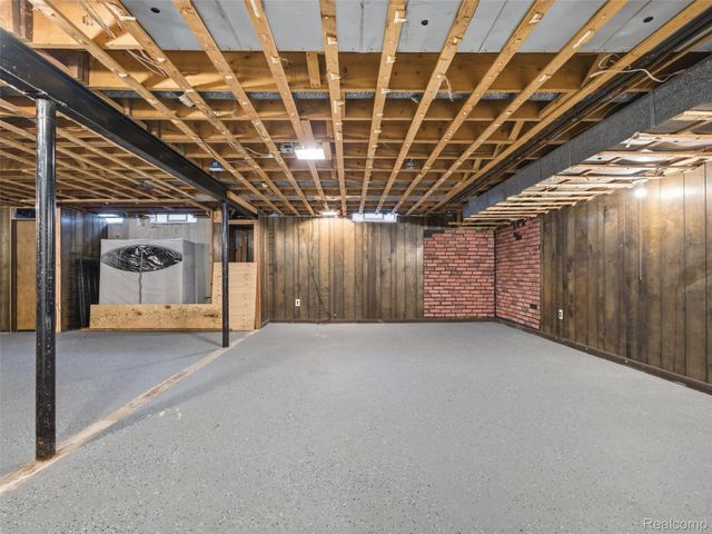 29134 Palomino Drive, Warren, MI 48093