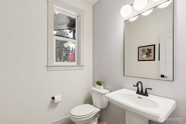 8427 200th Street SW, Edmonds, WA 98026