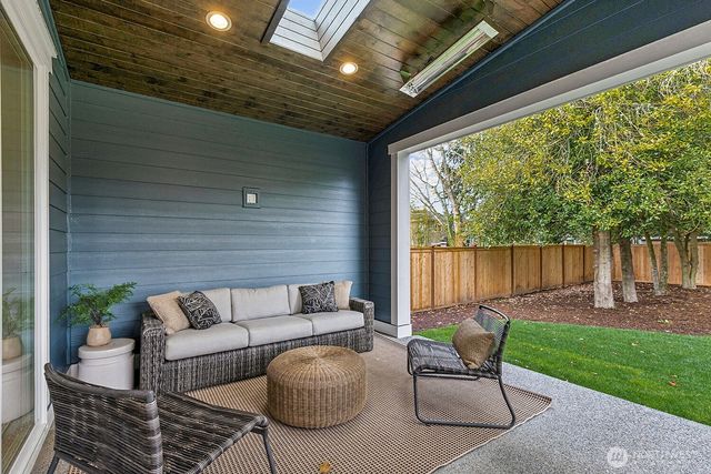 8427 200th Street SW, Edmonds, WA 98026