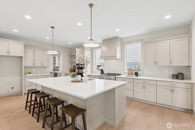 8427 200th Street SW, Edmonds, WA 98026