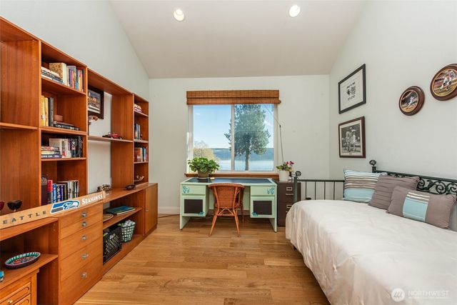 2984 W Sequim Bay Road, Sequim, WA 98382