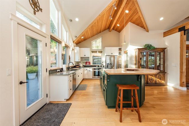 2984 W Sequim Bay Road, Sequim, WA 98382