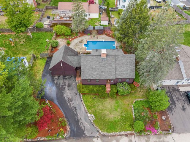 13 Wakefield Drive, Nashua, NH 03062