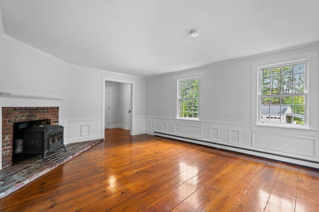 13 Wakefield Drive, Nashua, NH 03062