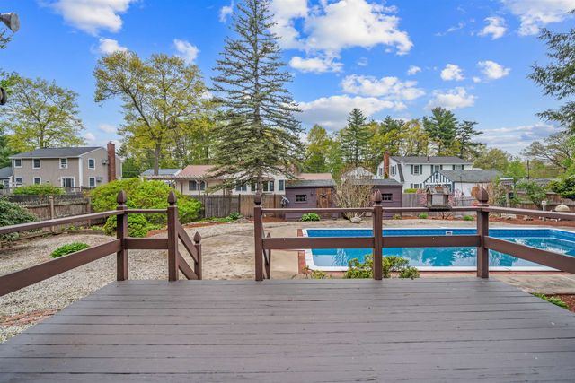 13 Wakefield Drive, Nashua, NH 03062