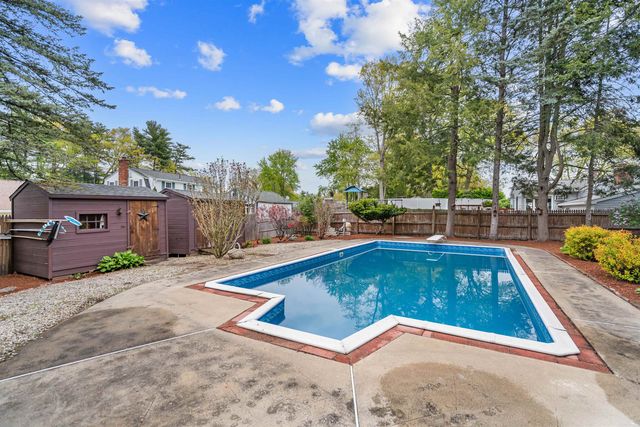 13 Wakefield Drive, Nashua, NH 03062