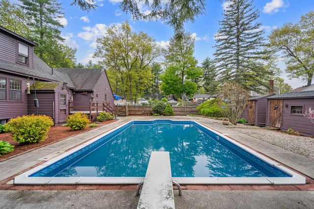 13 Wakefield Drive, Nashua, NH 03062