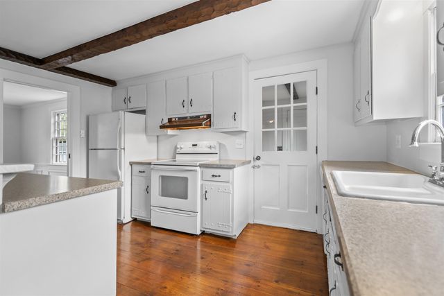 13 Wakefield Drive, Nashua, NH 03062