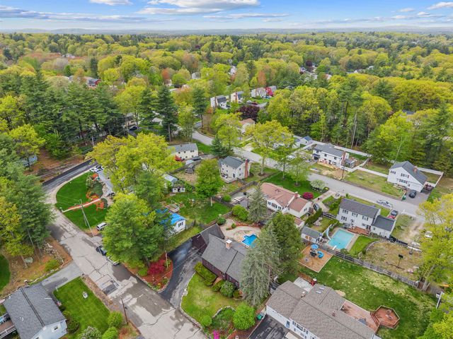 13 Wakefield Drive, Nashua, NH 03062
