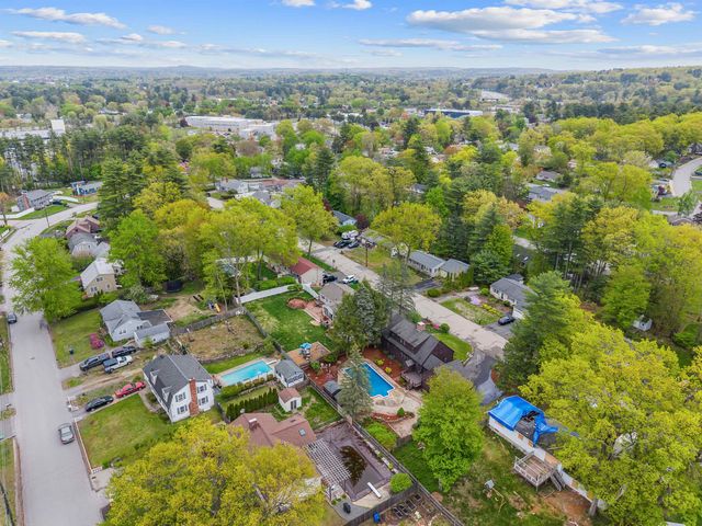 13 Wakefield Drive, Nashua, NH 03062