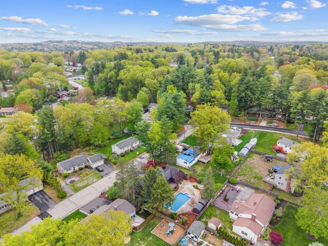 13 Wakefield Drive, Nashua, NH 03062