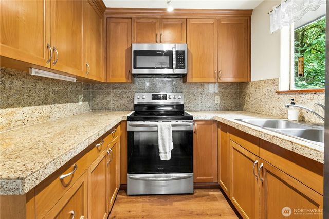 13816 NE 137th Street, Kirkland, WA 98034