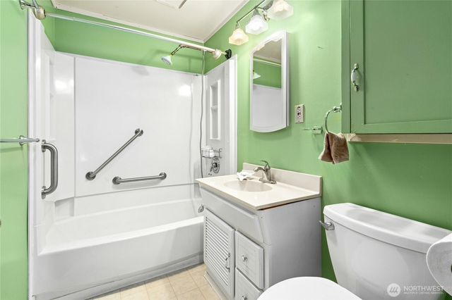 13816 NE 137th Street, Kirkland, WA 98034