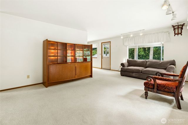 13816 NE 137th Street, Kirkland, WA 98034