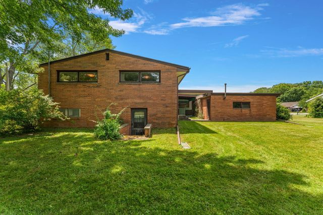 701 Pearson Road, Porter, IN 46304