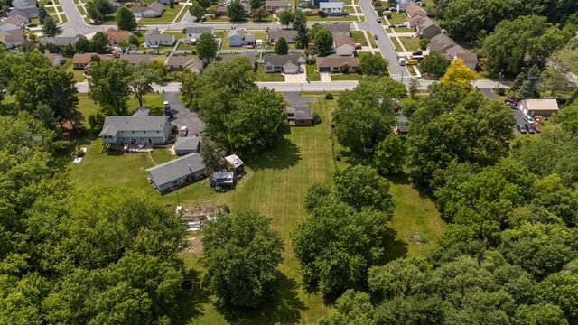701 Pearson Road, Porter, IN 46304