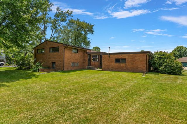 701 Pearson Road, Porter, IN 46304