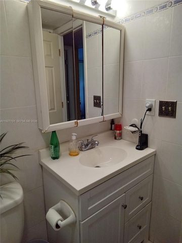1000 Saint Charles Place L2, Pembroke Pines, FL 33026