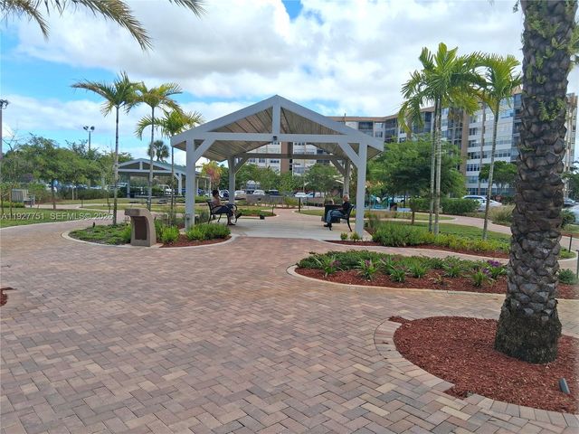 1000 Saint Charles Place L2, Pembroke Pines, FL 33026