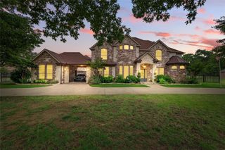2056 Willow Bend Drive, Oak Leaf, TX 75154