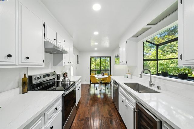 1116 Brewster Ave, Redwood City, CA 94062