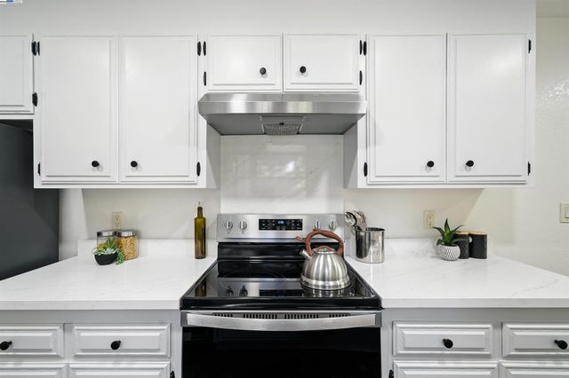 1116 Brewster Ave, Redwood City, CA 94062
