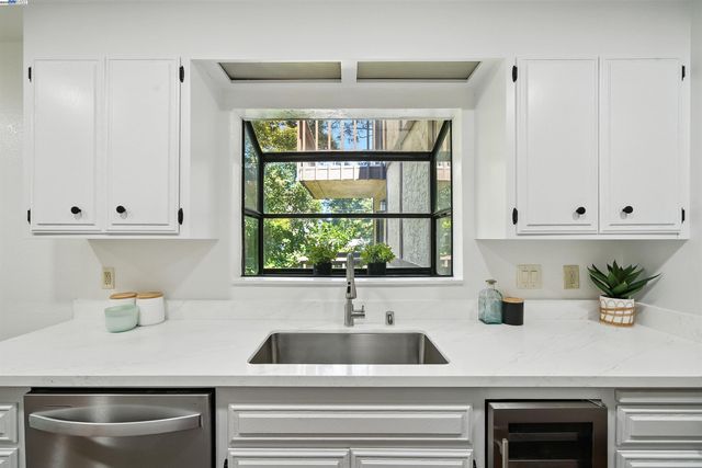 1116 Brewster Ave, Redwood City, CA 94062
