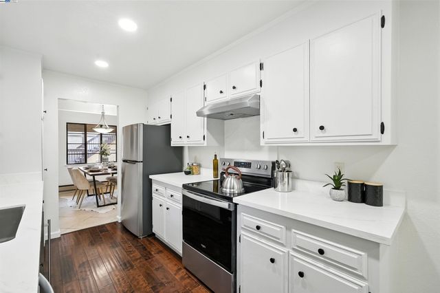 1116 Brewster Ave, Redwood City, CA 94062