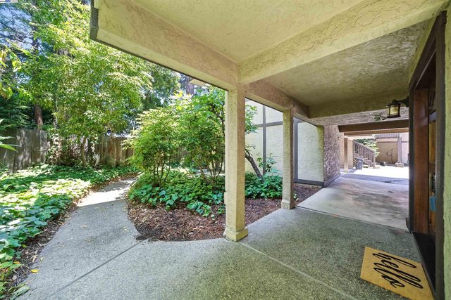 1116 Brewster Ave, Redwood City, CA 94062