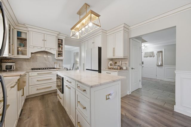 14101 E Laramie Court, Crestwood, IL 60418