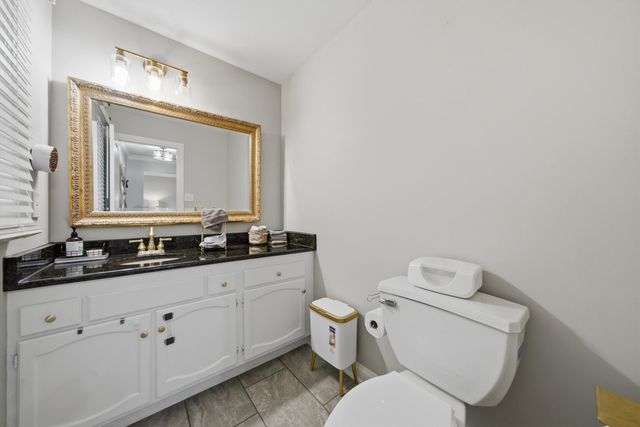 14101 E Laramie Court, Crestwood, IL 60418