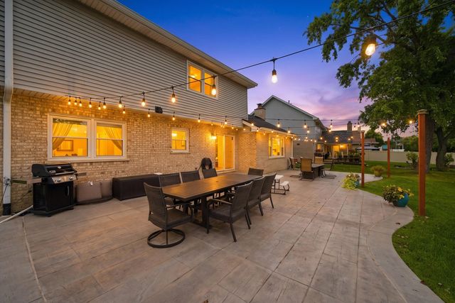 14101 E Laramie Court, Crestwood, IL 60418