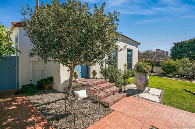 7227 Olivetas Ave, La Jolla, CA 92037