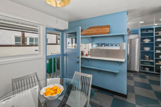 7227 Olivetas Ave, La Jolla, CA 92037