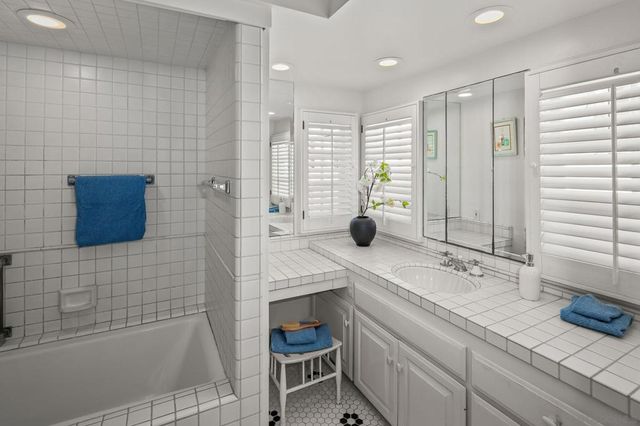 7227 Olivetas Ave, La Jolla, CA 92037