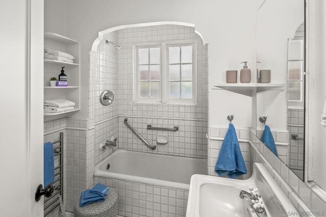 7227 Olivetas Ave, La Jolla, CA 92037