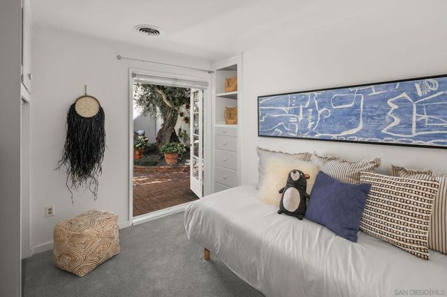 7227 Olivetas Ave, La Jolla, CA 92037