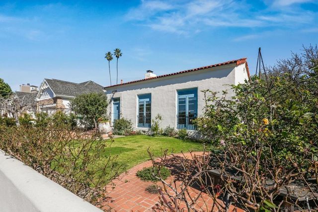 7227 Olivetas Ave, La Jolla, CA 92037